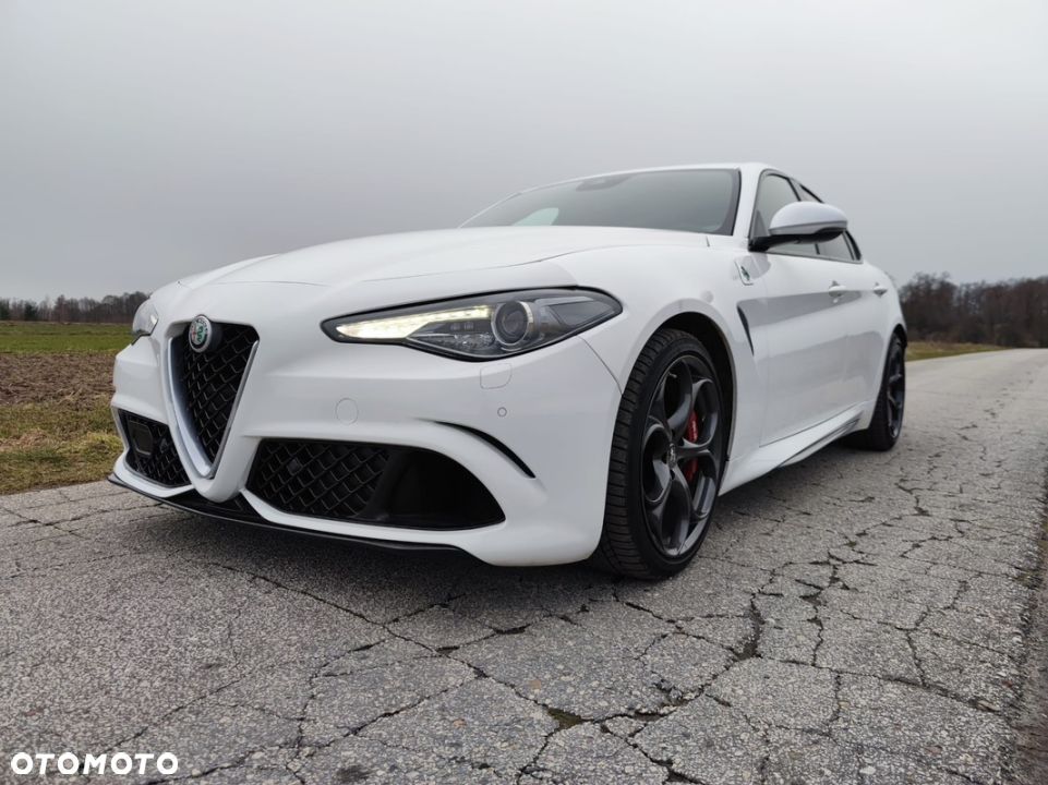Alfa Romeo Giulia 2.9 V6 Bi-Turbo AT8 Quadrifoglio - 1