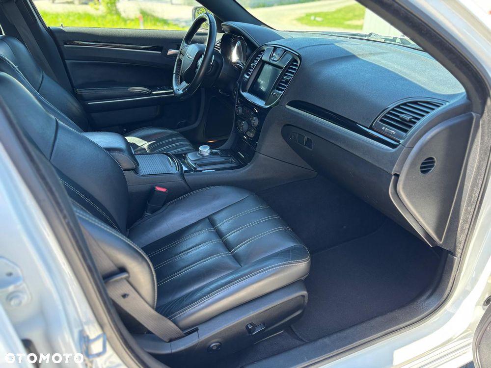 Chrysler 300s - 21