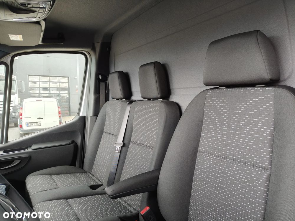 Mercedes-Benz Sprinter - 20