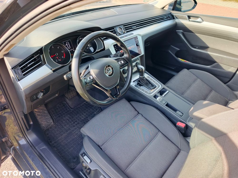 Volkswagen Passat 2.0 TDI SCR DSG Comfortline - 12