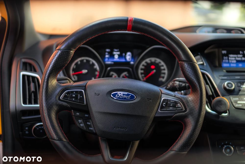 Ford Focus ST - 9
