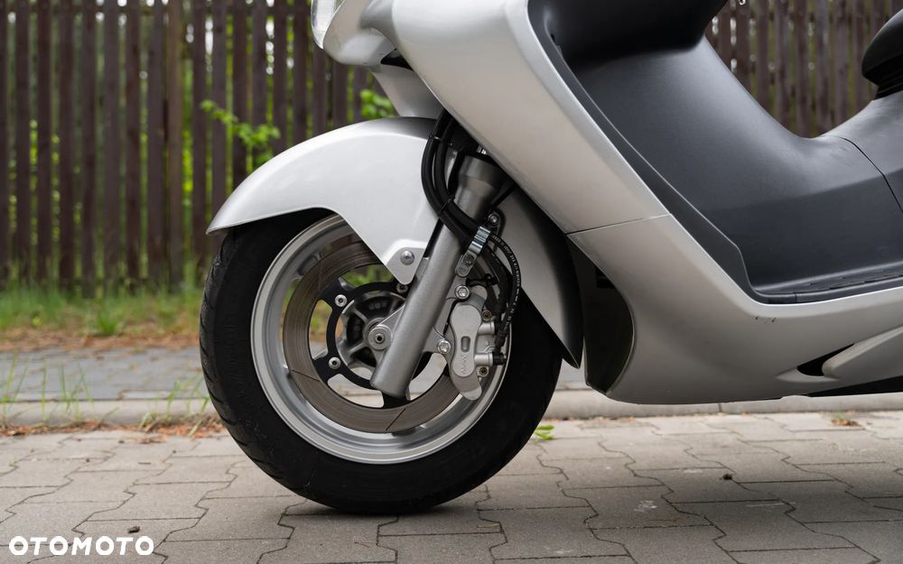 Suzuki Burgman - 16