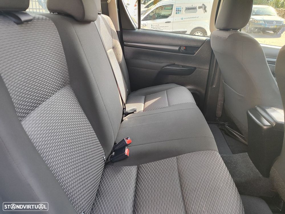 Toyota Hilux 2.4 D-4D 2WD CD CM - 7