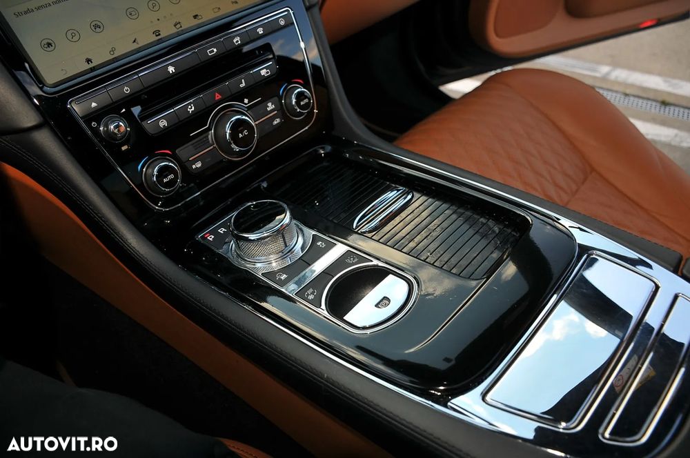 Jaguar XJ 30d LWB Portfolio - 20
