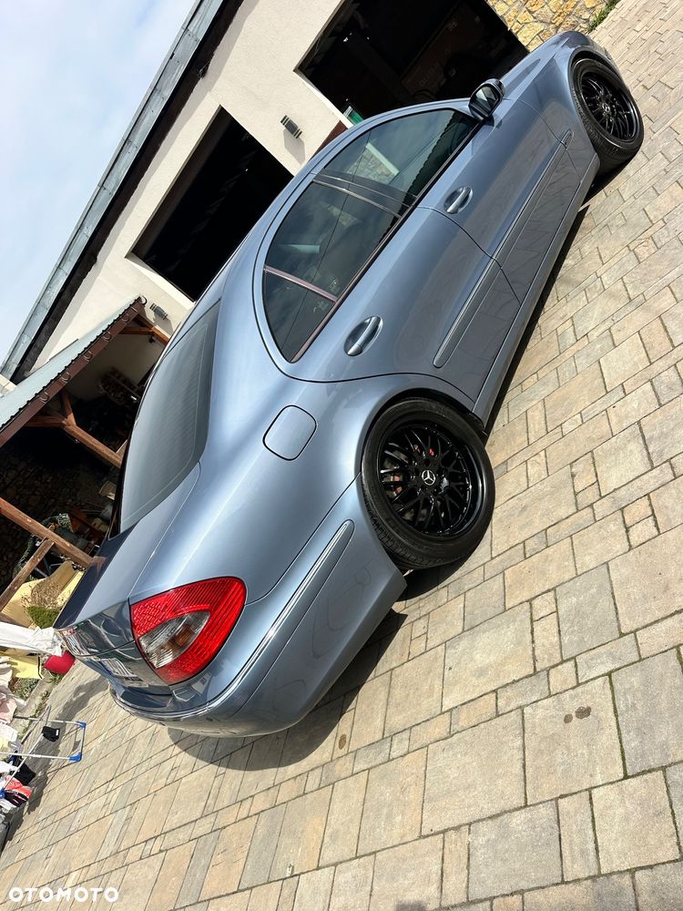 Mercedes-Benz Klasa E 240 Elegance - 13