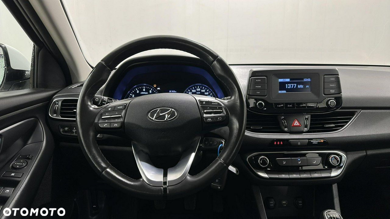 Hyundai i30 1.5 DPI Classic + - 9