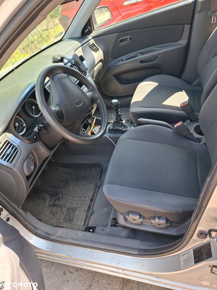 Kia Rio - 6