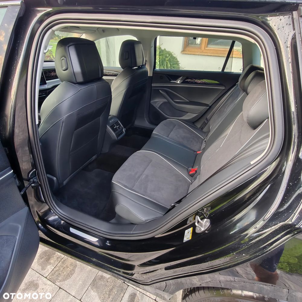 Volkswagen Passat - 11