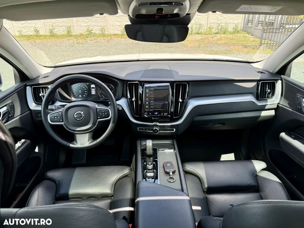 Volvo XC 60 B4 MHEV AWD Momentum Pro - 9