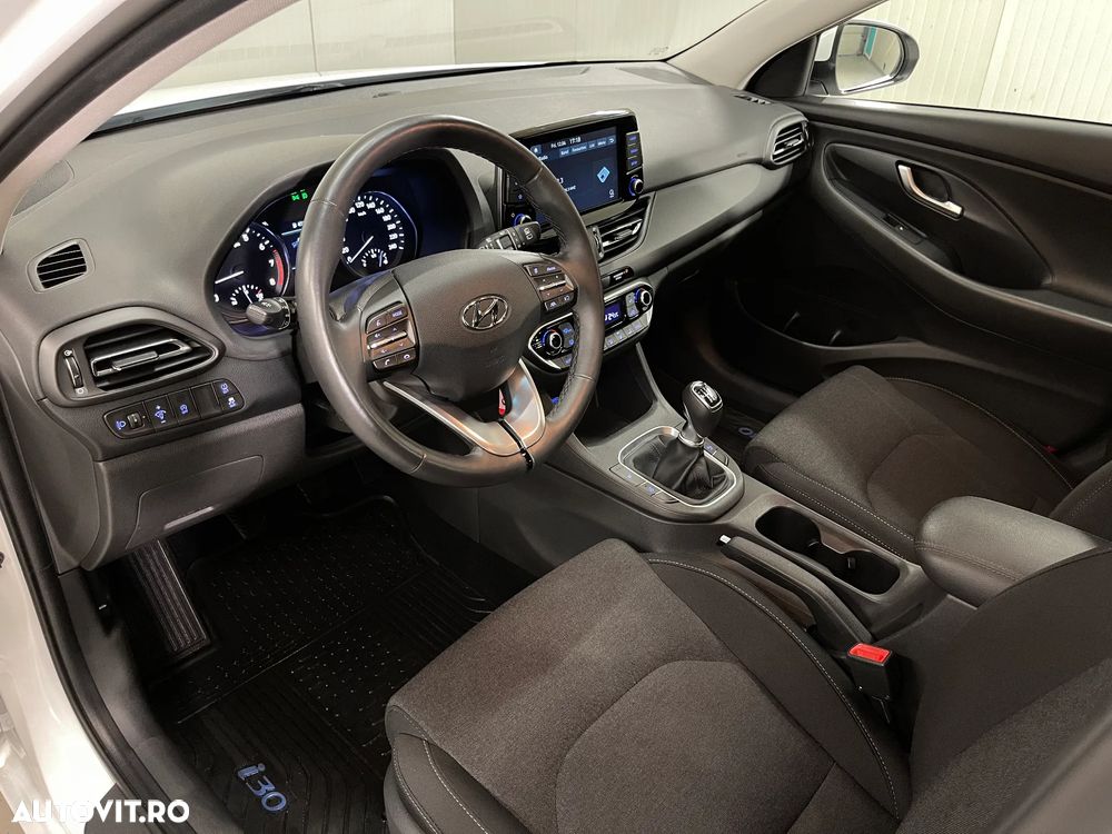 Hyundai i30 1.5 110CP M/T Highway - 6