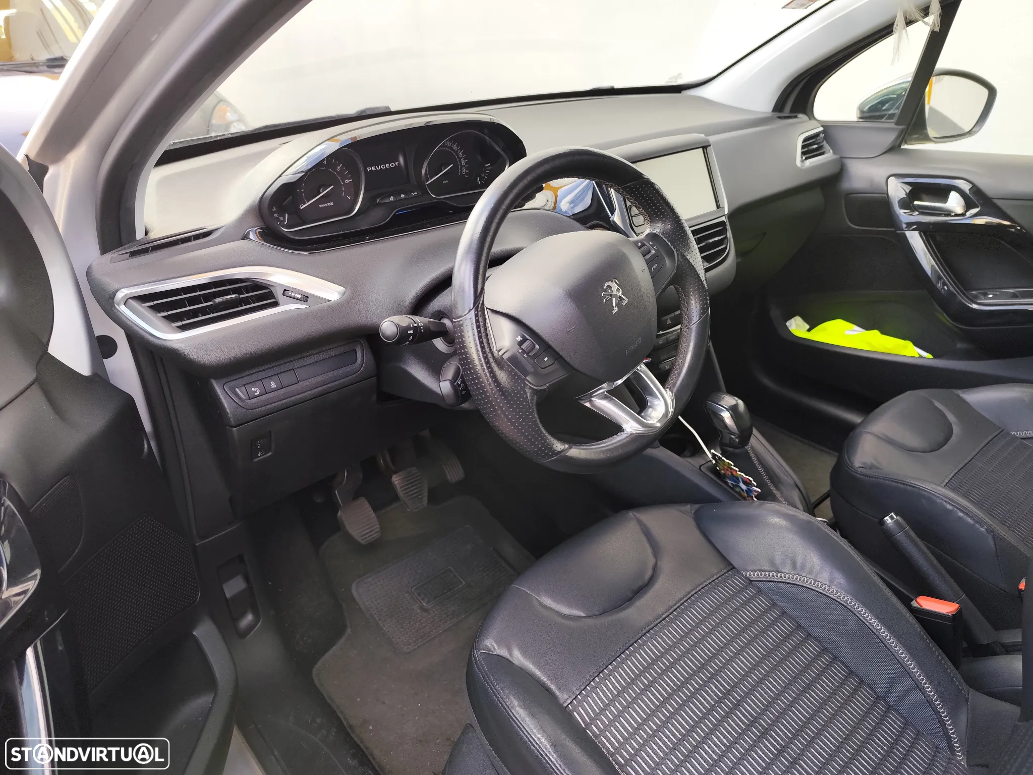 Peugeot 208 1.2 VTi Access - 4