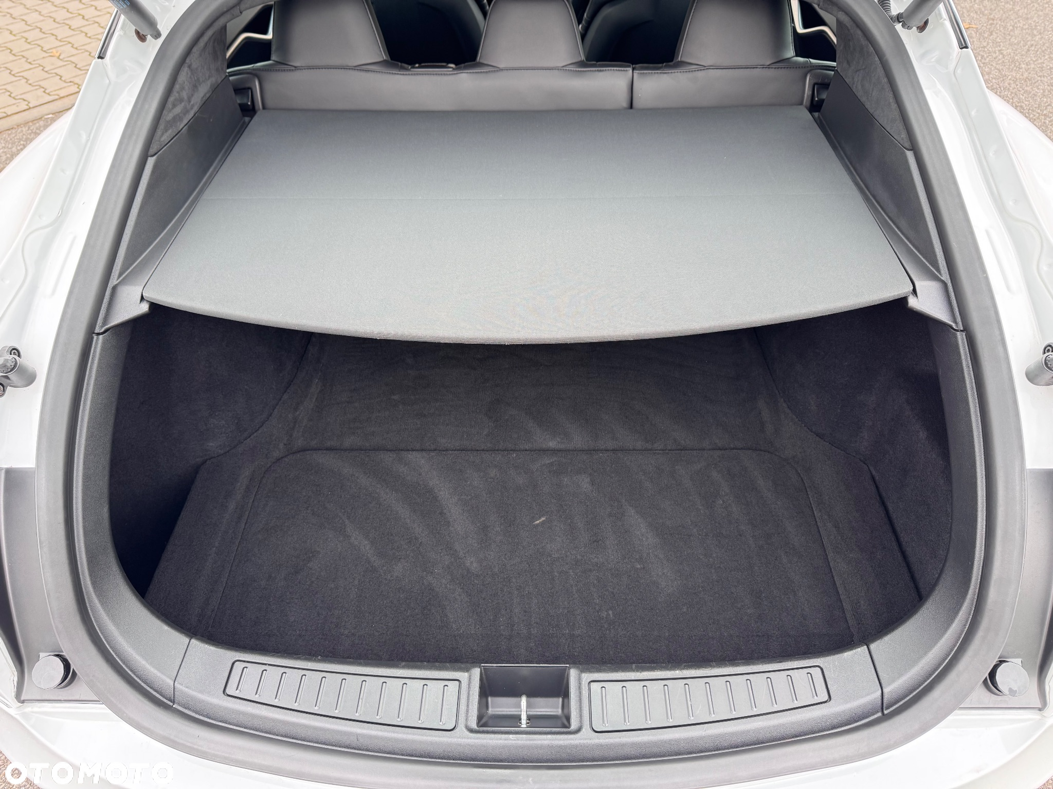 Tesla Model S Standard - 38