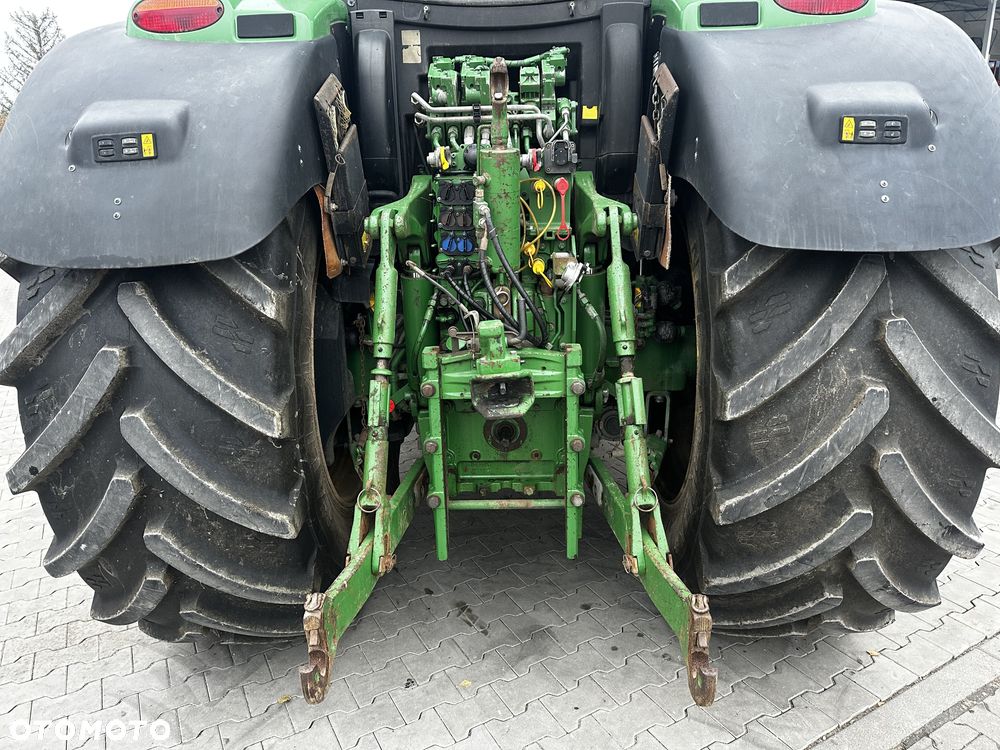 John Deere 6215R - 6