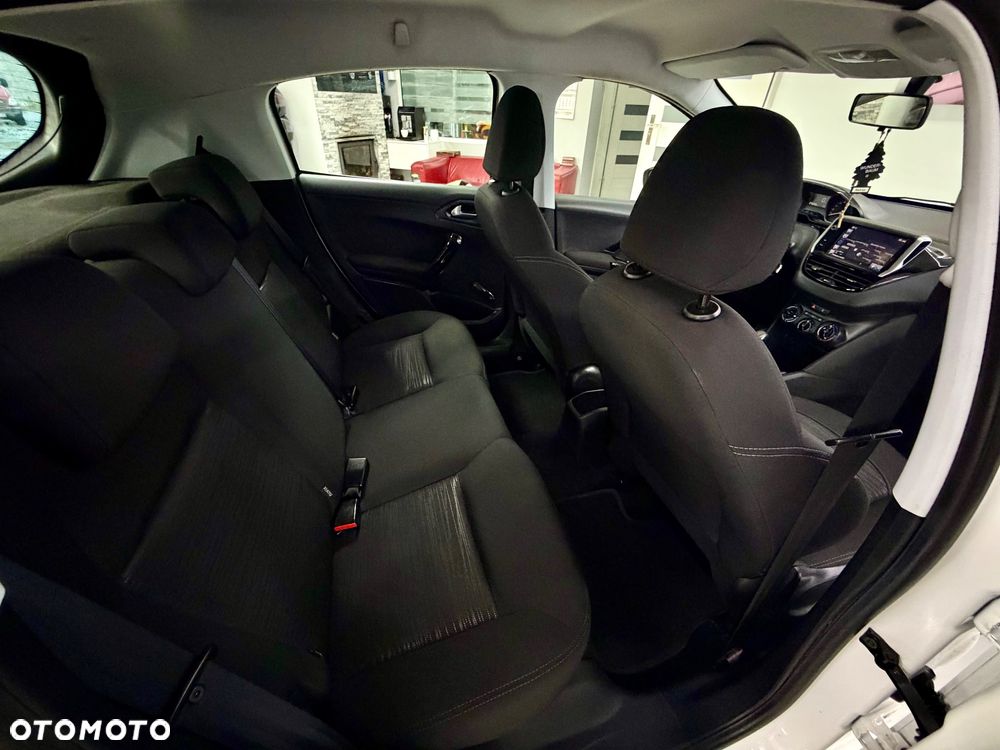 Peugeot 208 - 22