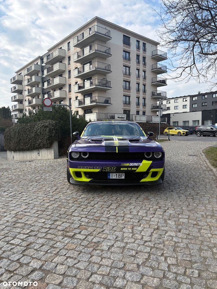 Dodge Challenger 6.1 SRT8 - 3