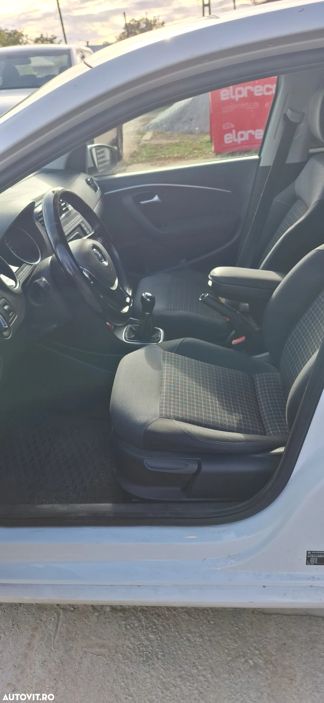Volkswagen Polo 1.4 TDI (Blue Motion Technology) Comfortline - 11