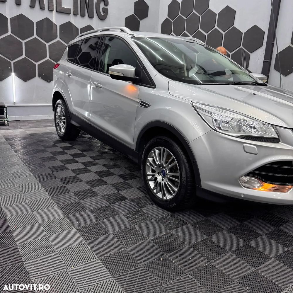 Ford Kuga 2.0 TDCi Powershift 4WD Titanium - 4