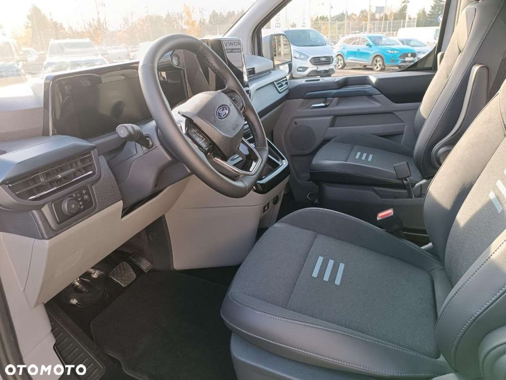 Ford Tourneo Custom - 11