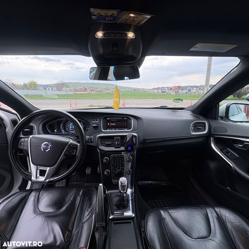 Volvo V40 D2 R Design - 24