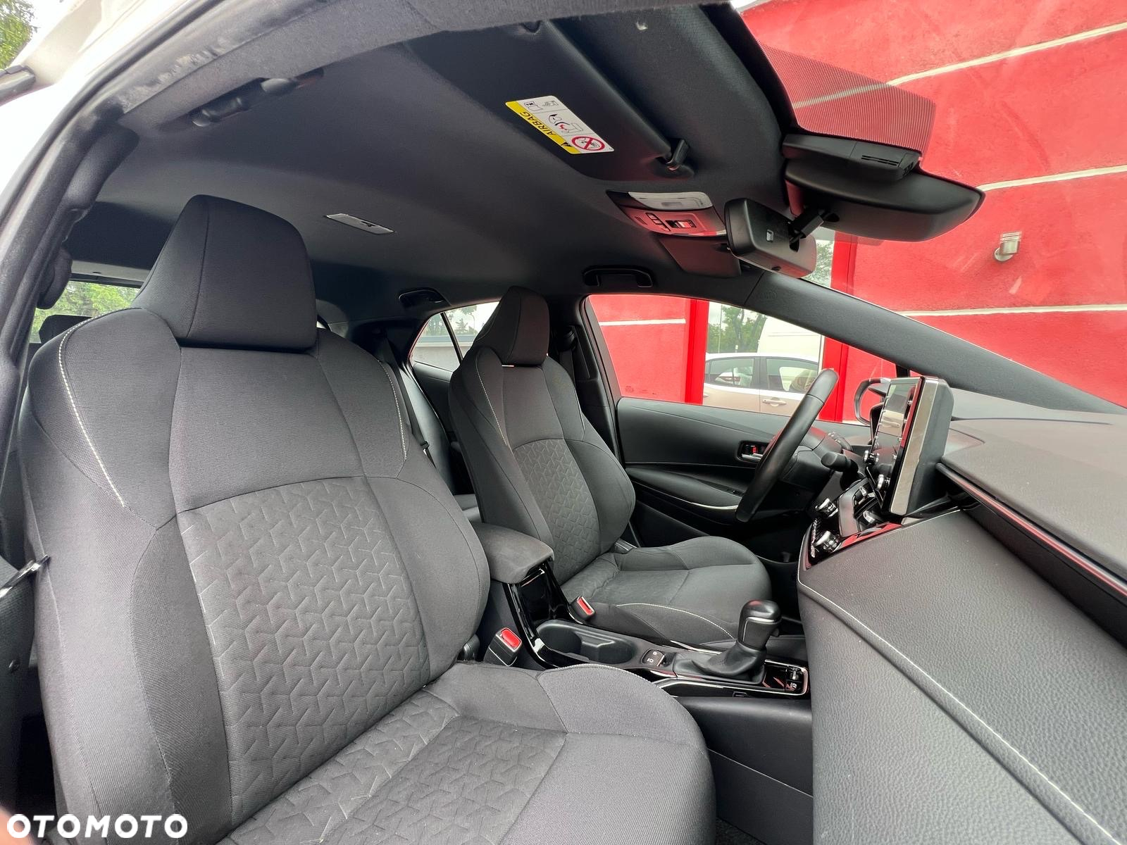 Toyota Corolla 1.8 Hybrid Business Edition - 27