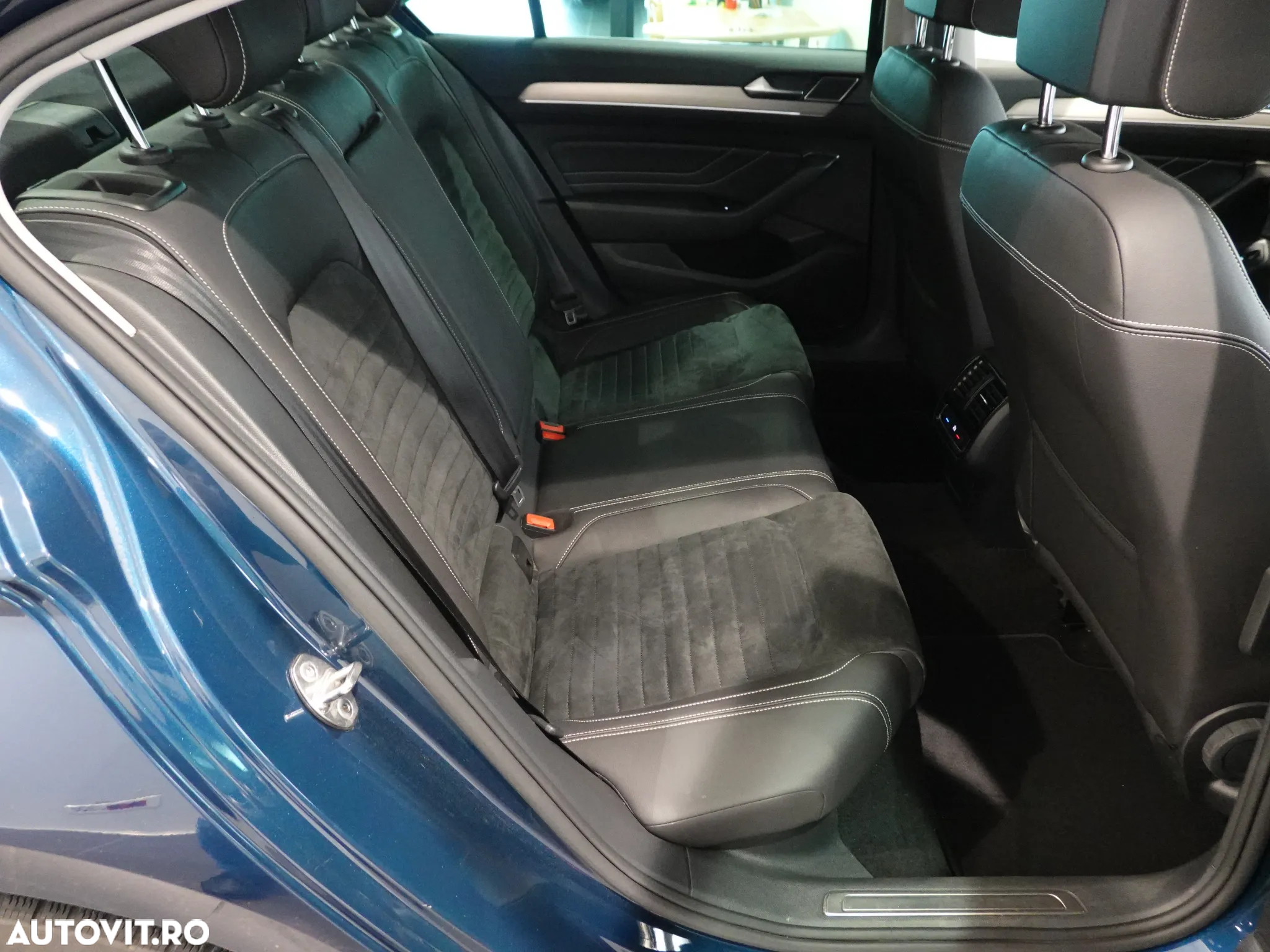 Volkswagen Passat Variant 2.0 TDI DSG Highline - 33