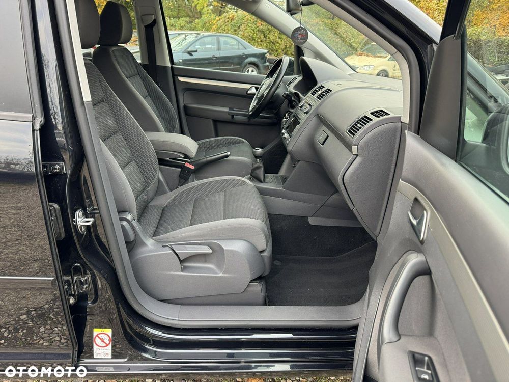 Volkswagen Touran - 12