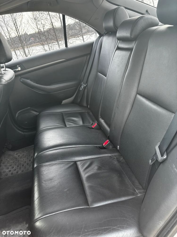 Toyota Avensis - 11