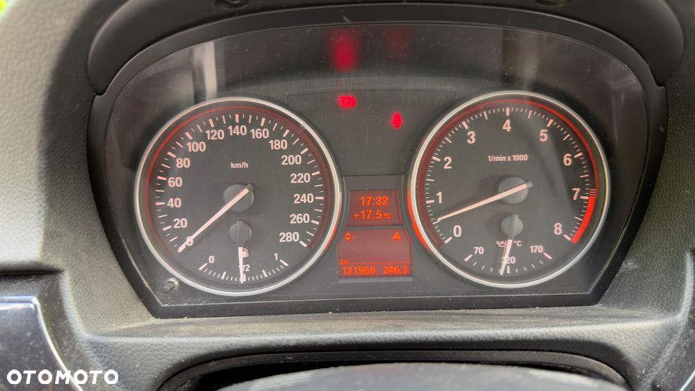 BMW Seria 3 330i - 25