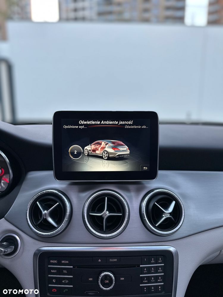 Mercedes-Benz CLA 200 7G-DCT UrbanStyle Edition - 27