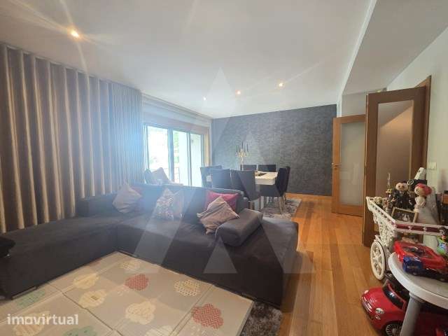 Apartamento T3 mobilado, lugar de garagem e arrumos em São Bernardo - Grande imagem: 4/22