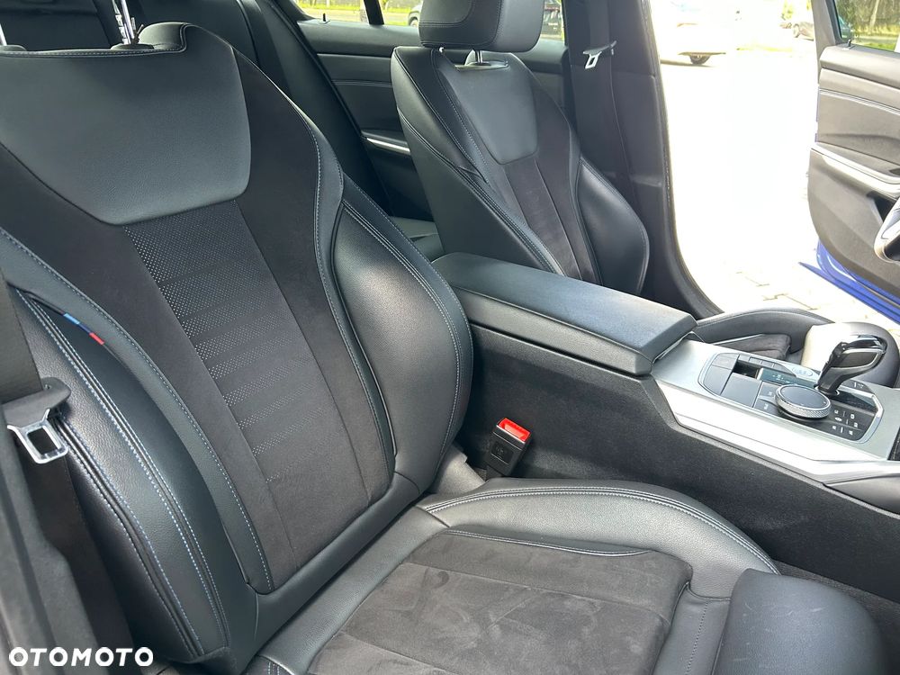BMW Seria 3 330e - 25