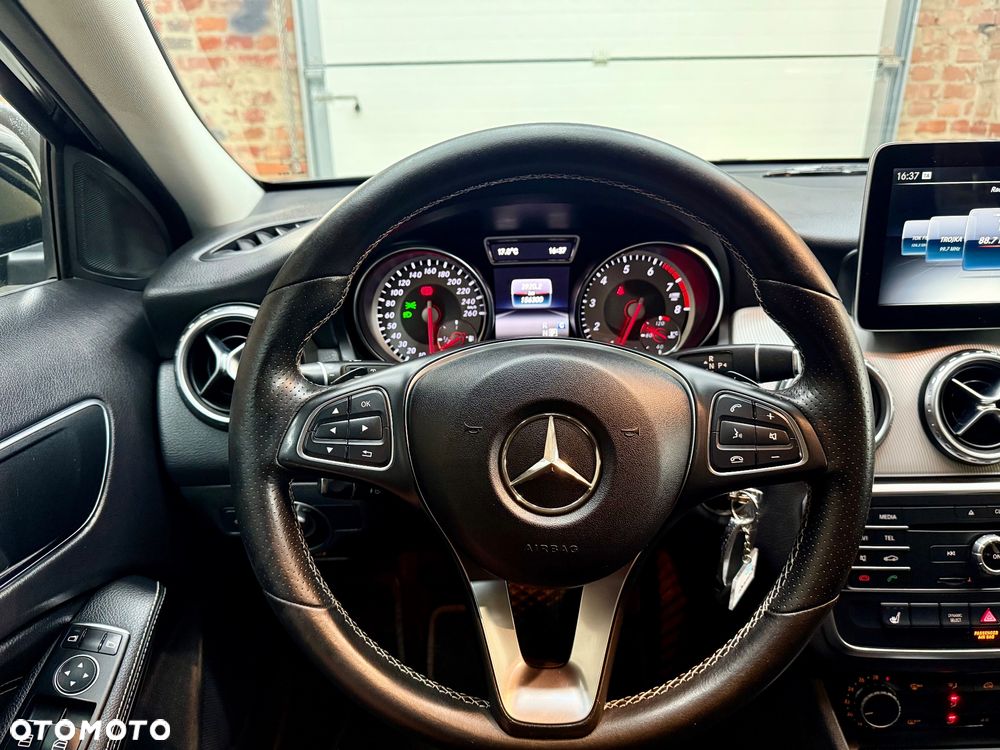 Mercedes-Benz GLA 180 7G-DCT Urban - 8