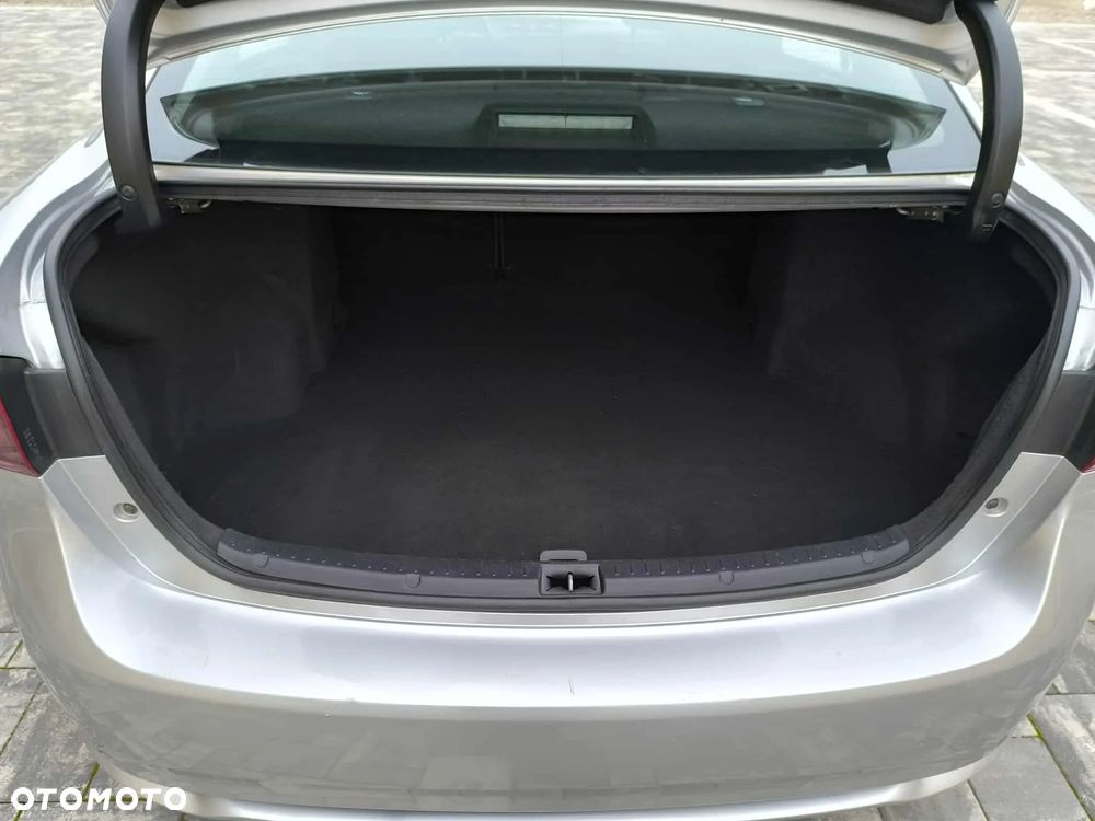 Toyota Avensis 1.6 D-4D Active - 10