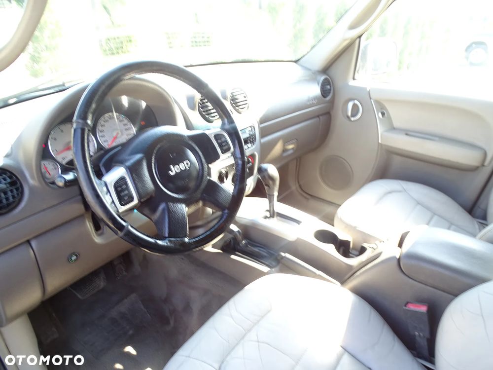 Jeep Liberty - 26