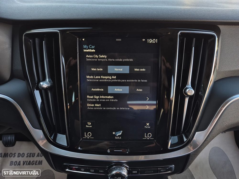 Volvo V60 2.0 D3 Momentum Plus - 38