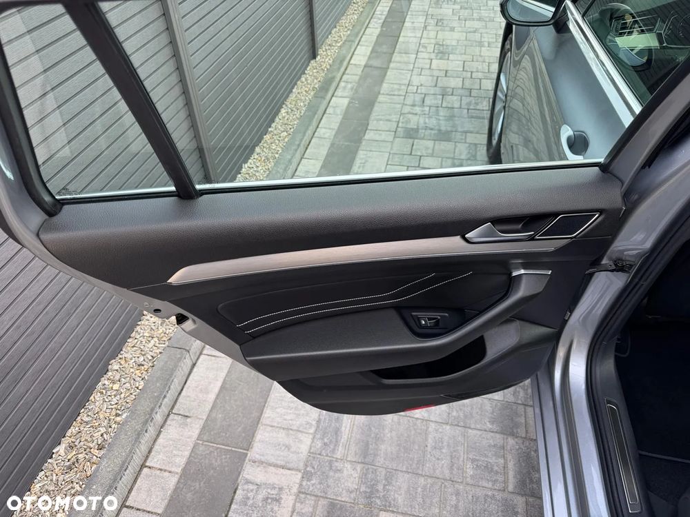 Volkswagen Passat Variant 2.0 TDI SCR Elegance DSG - 39