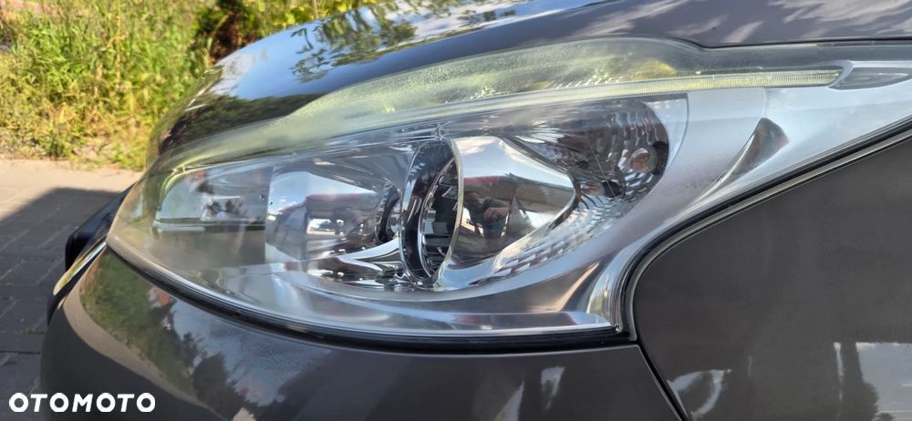 Peugeot 208 - 23