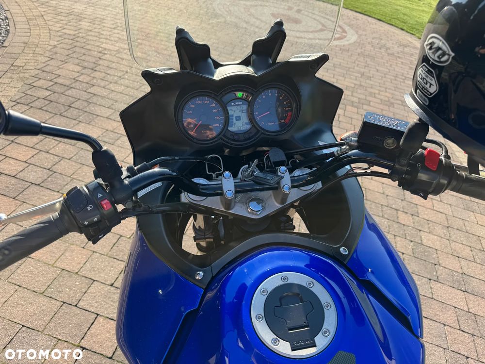 Suzuki V-STROM - 4