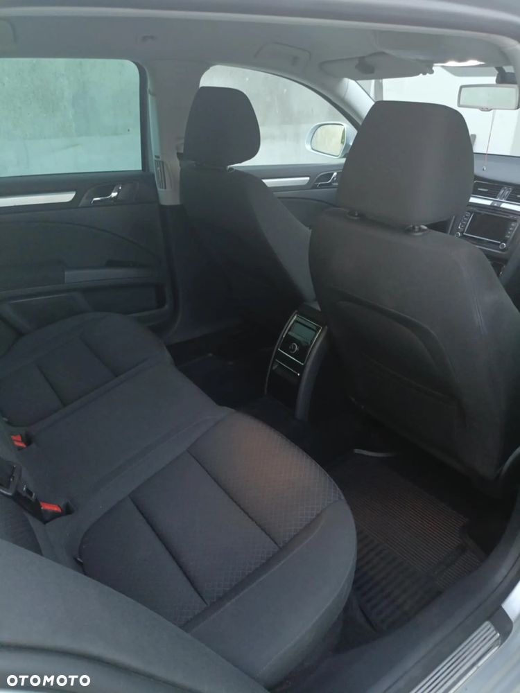 Skoda Superb 2.0 TDI Ambition DSG - 15