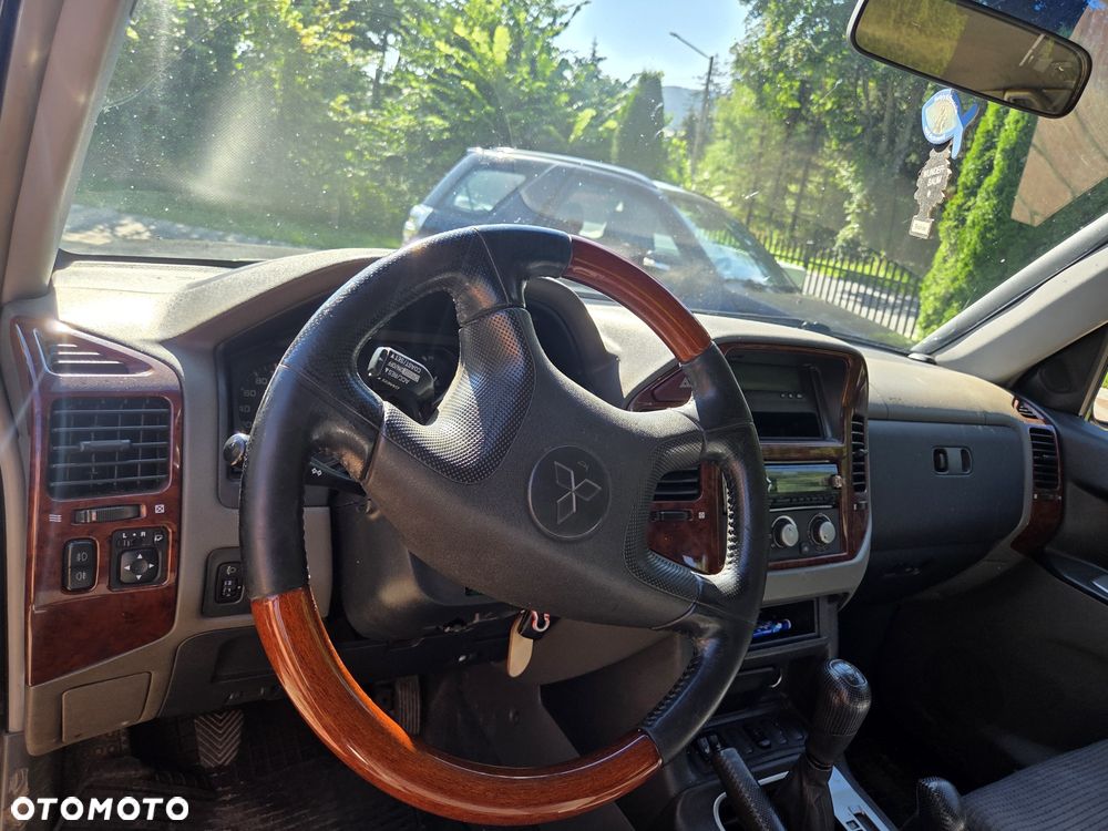 Mitsubishi Pajero - 8