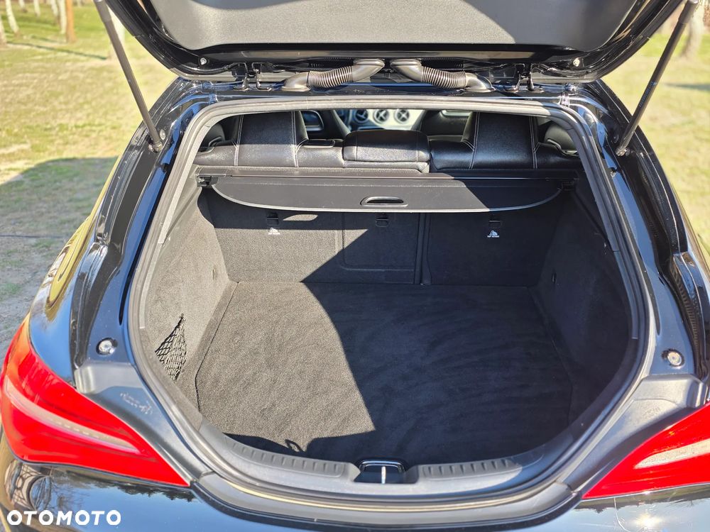 Mercedes-Benz CLA 180 7G-DCT Peak Edition - 17