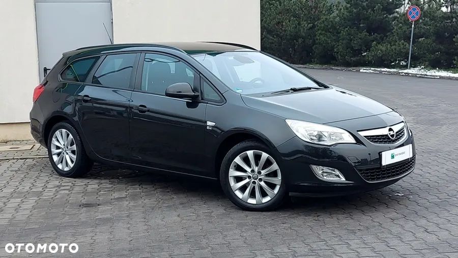 Opel Astra 1.4 Turbo 150 Jahre - 8