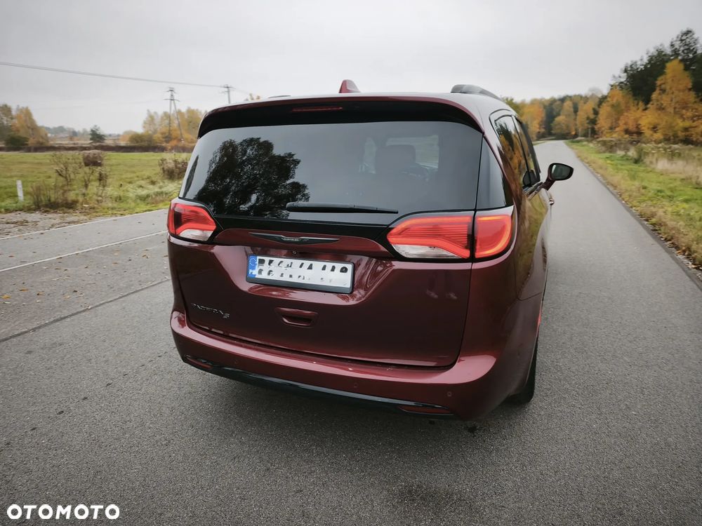 Chrysler Pacifica - 10