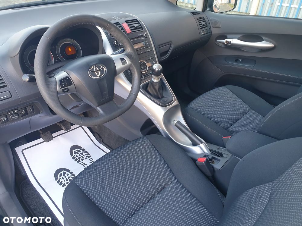 Toyota Auris - 14
