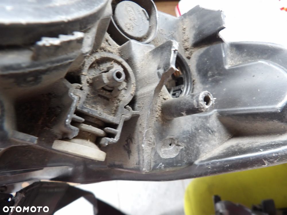 BMW - F30 - LEWA LAMPA PRZEDNIA - USZKODZONA OBUDOWA - UK - 7