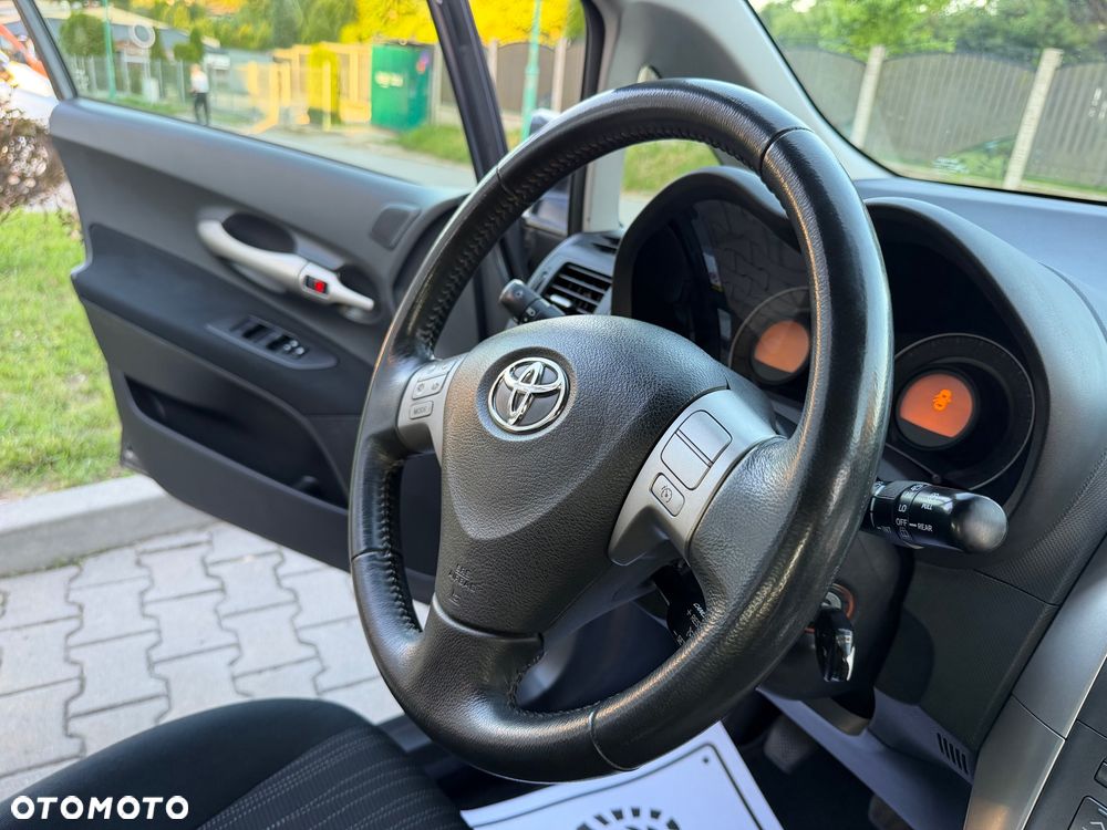 Toyota Auris 1.6 VVT-i Executive - 33