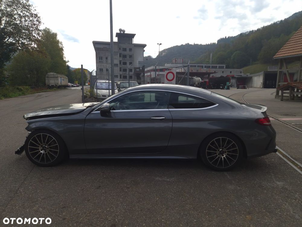 Mercedes-Benz Klasa C 400 4-Matic 9G-TRONIC - 6