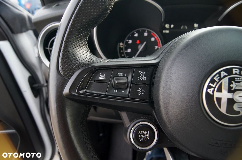 Alfa Romeo Stelvio 2.0 Turbo 16V AT8-Q4 Ti - 27