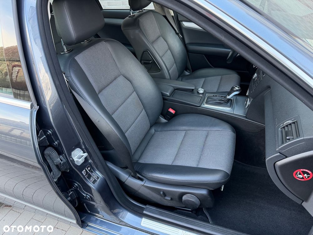 Mercedes-Benz Klasa C 250 CGI Automatik BlueEFFICIENCY Avantgarde - 33