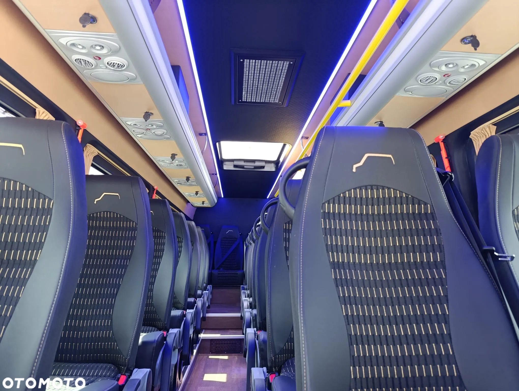 Mercedes-Benz Sprinter 519 - 19